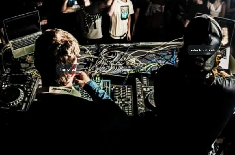 Hearsoul pinchando en cabina junto a Rafael Cerato durante una noche de electronica underground